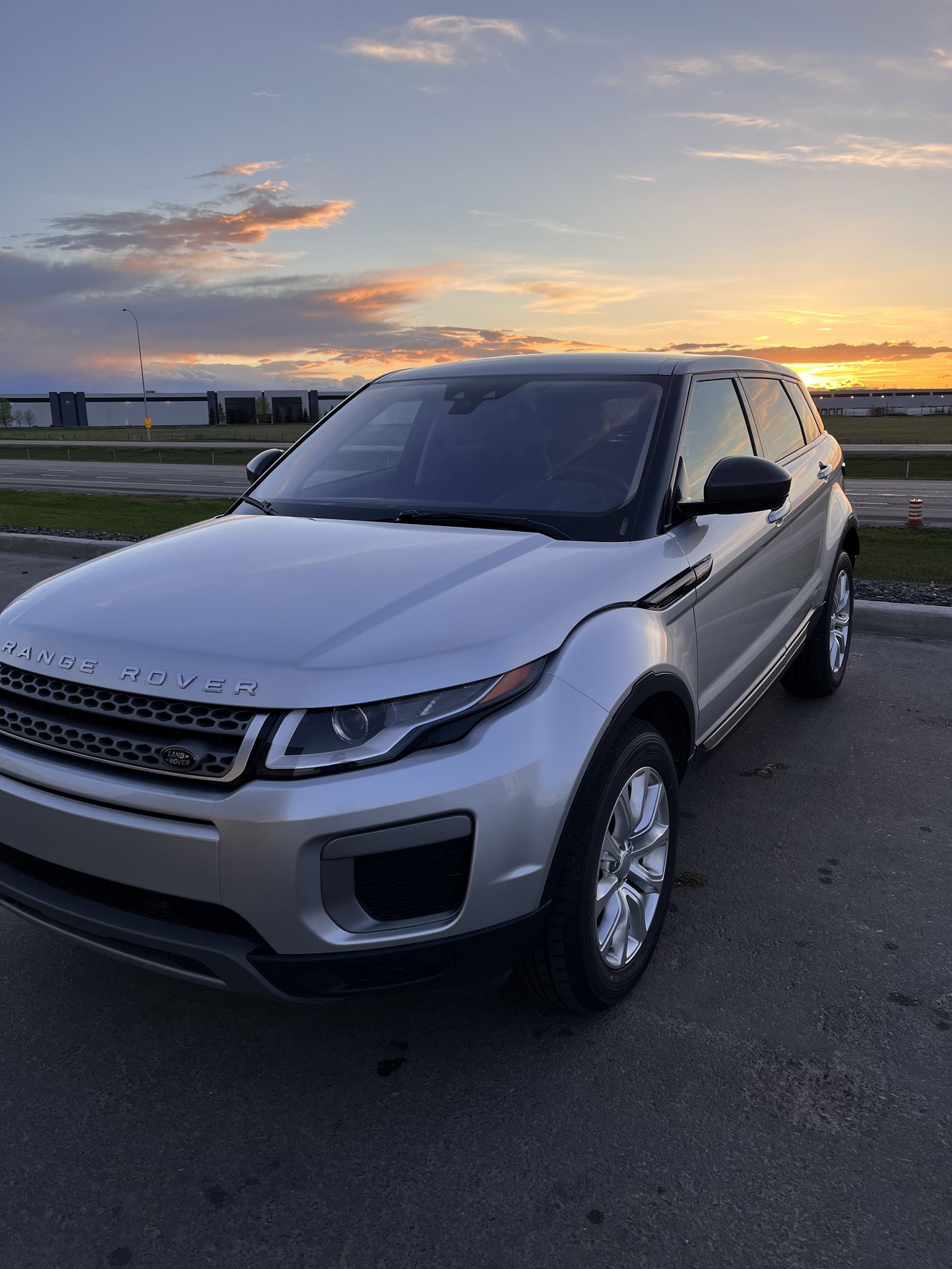 Land Rover Range Rover Evoque 2016 in Silver, front three-quarter view