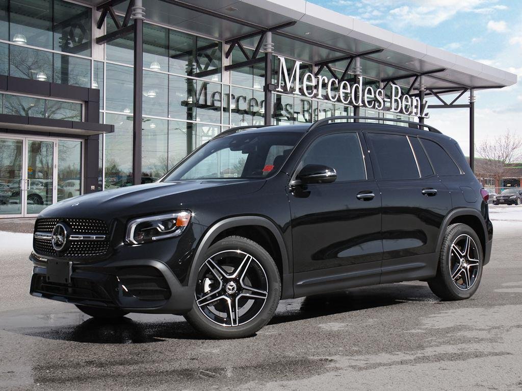 Mercedes GLB 250 4MATIC 2023 in Night Black, front three-quarter view