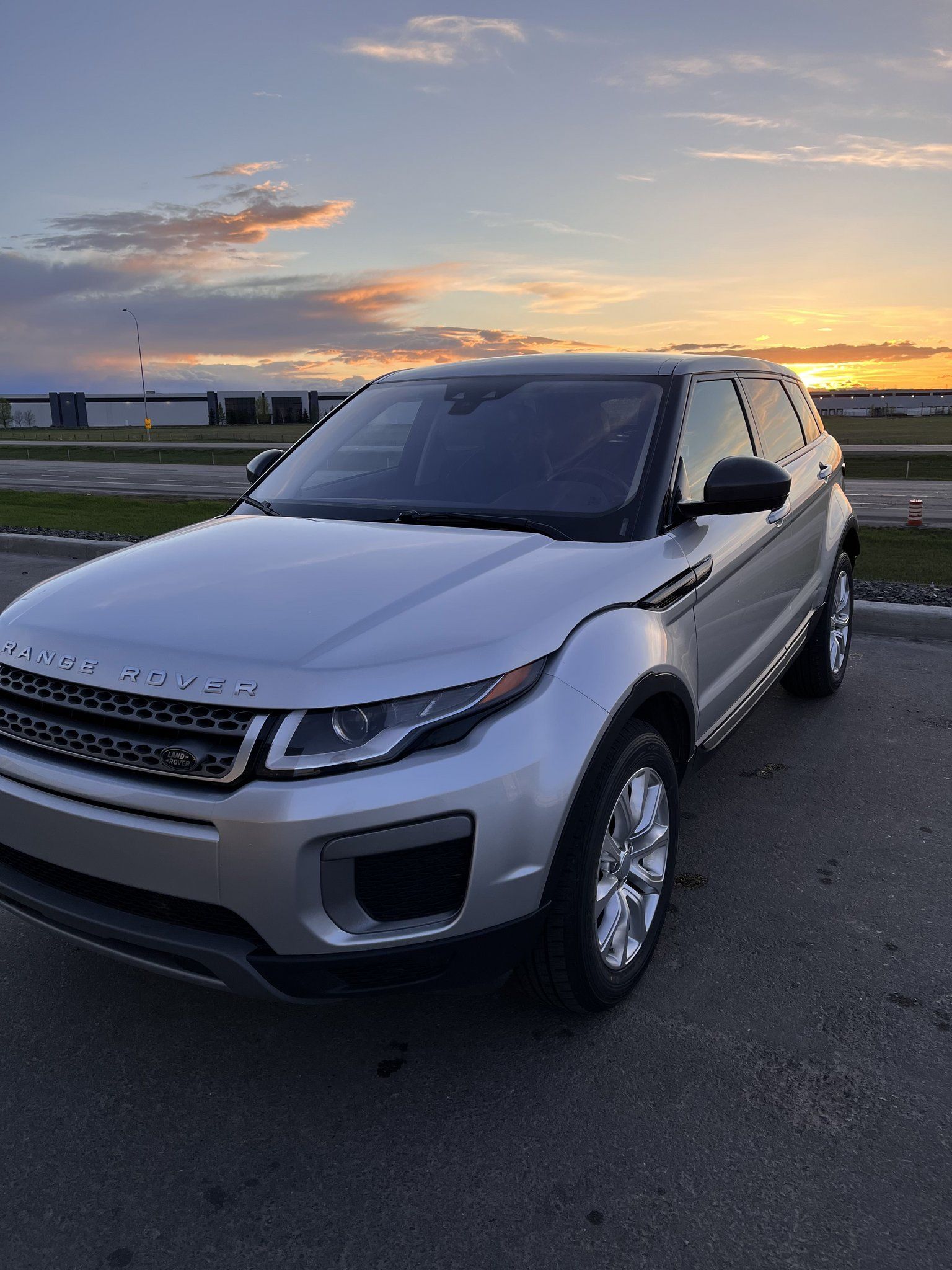 Land Rover Range Rover Evoque 2016 in Silver, front three-quarter view